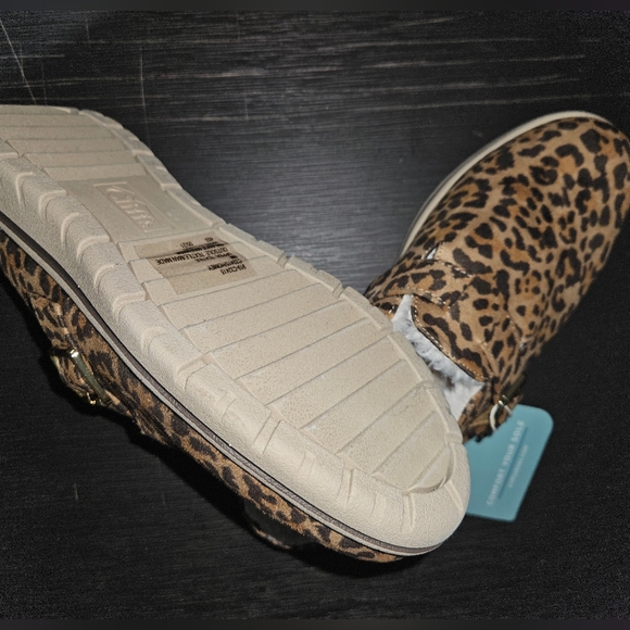 Cliffs Leopard Print Slippers - Picture 3 of 4
